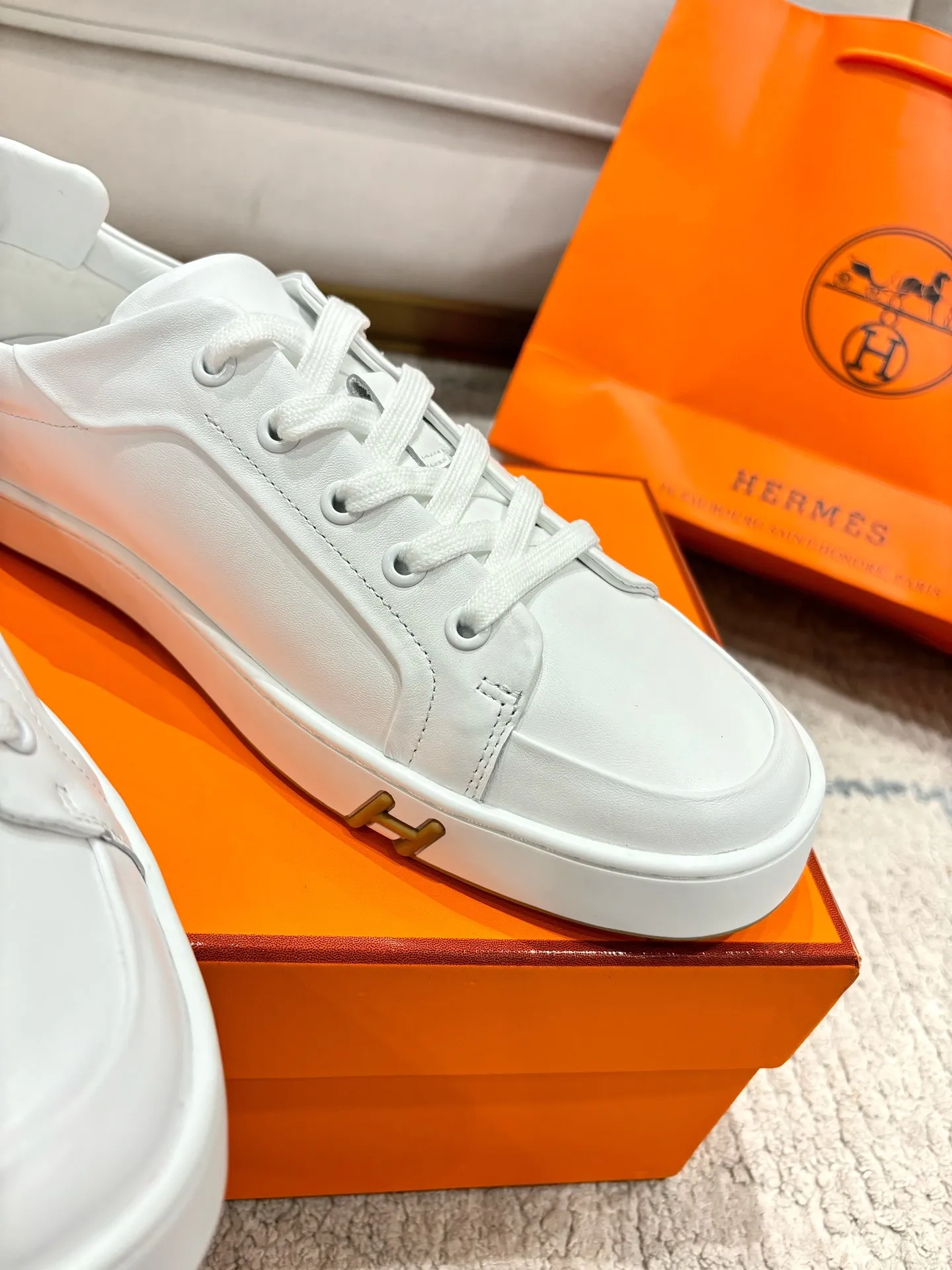 Factory direct sales p640🐘🐘Women's shoes Women's clothing Men's ➕10 Hermes·Hermès 2025ss new Lucky series men's leather loafers casual sports shoes for women Top version 🔝Original purchase, development and production👍🏻 This Hermès sports shoe is made of calfskin and suede goatskin, with iconic "H" details on the side, creating a dynamic and fashionable style. 💘 💜Material: original imported first-layer cowhide 💛Inner lining: original customized soft sheepskin 💚Sole: original molded non-slip TPU outsole ❤️Sole thickness: about 2.5cm 🤍Number of yards: 35-45👣 (40 for women and 45 for men, custom-made and non-refundable